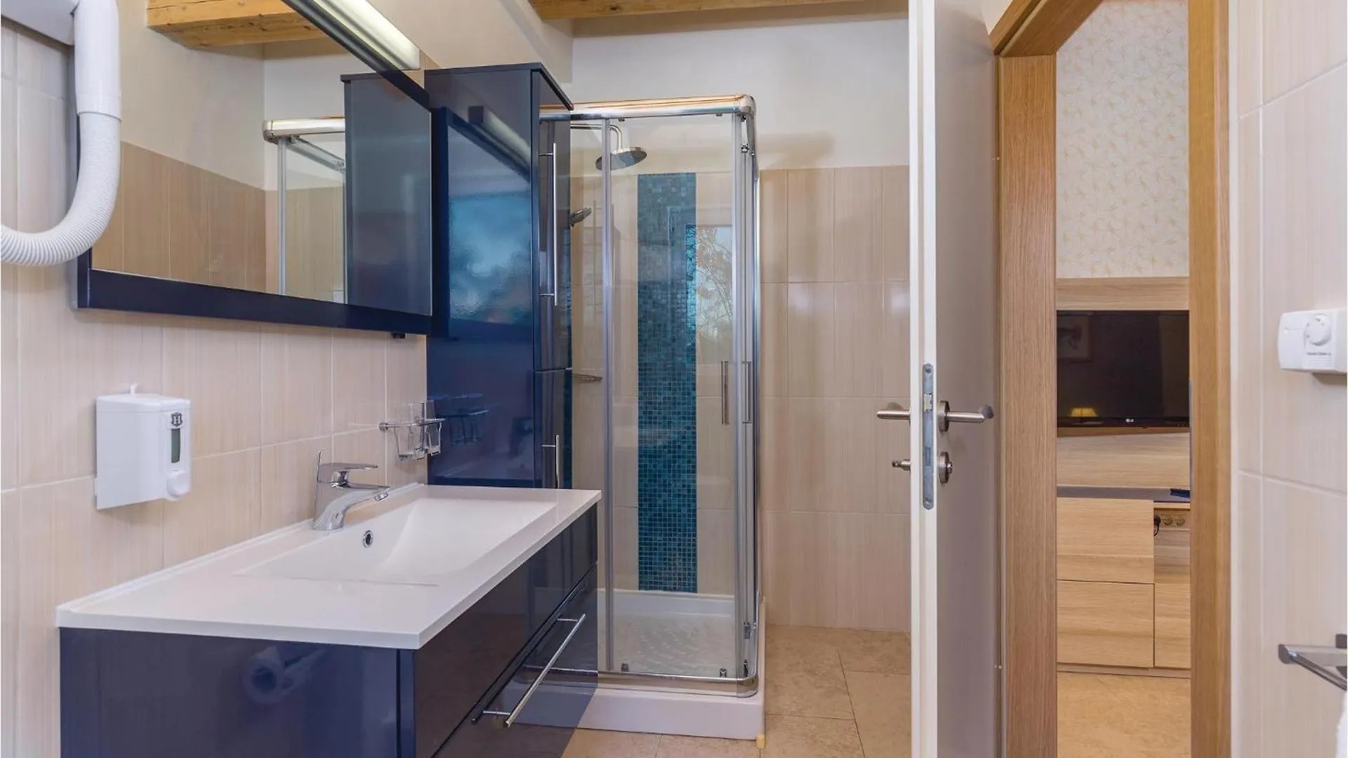 Nice Home In Rezanci With Wifi 0*,
