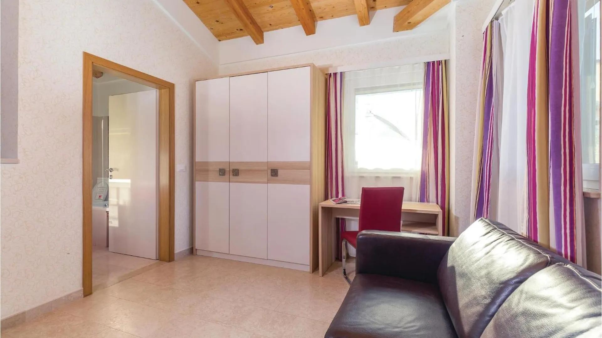 Nice Home In Rezanci With Wifi 0*,